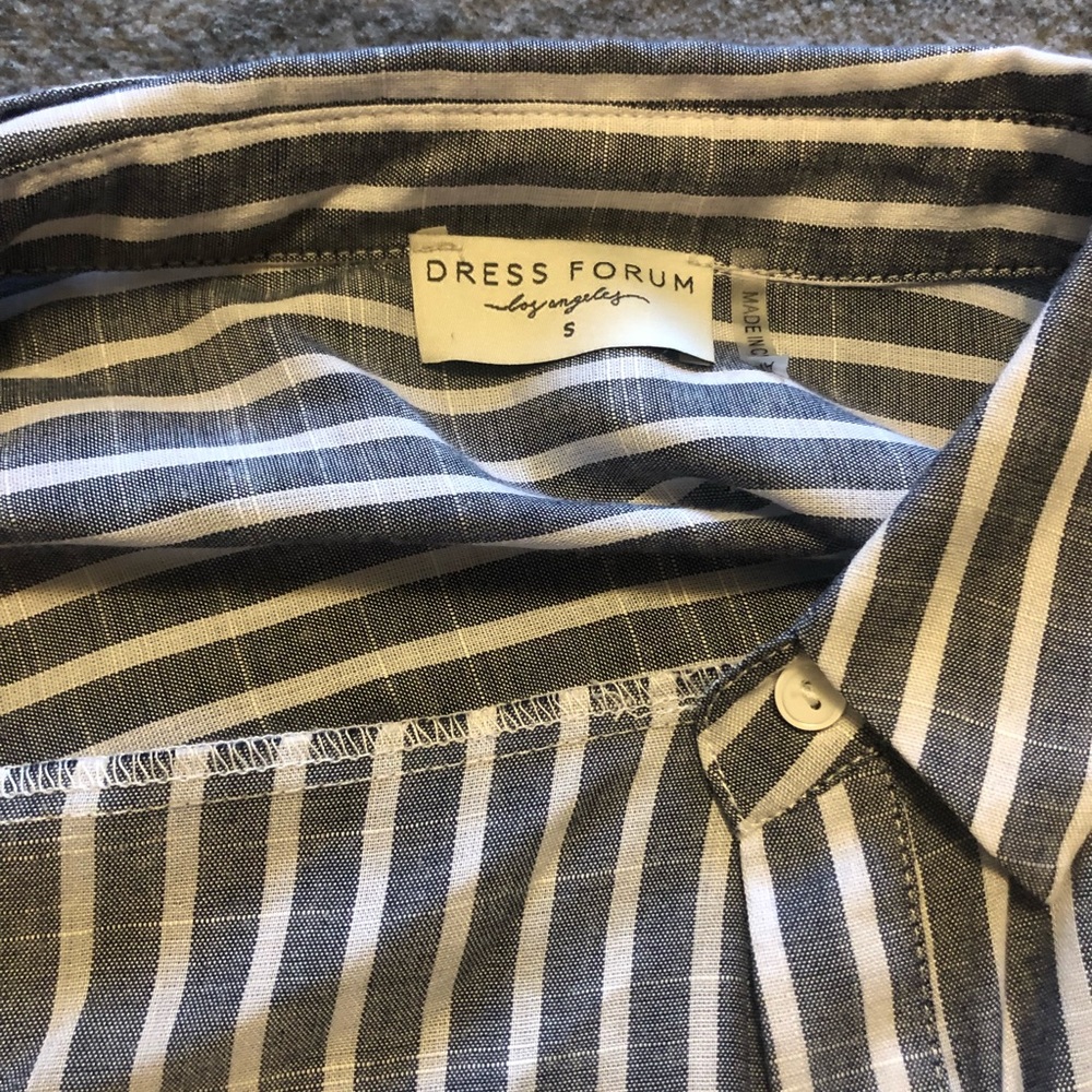 Dress Forum light weight tie bottom button down